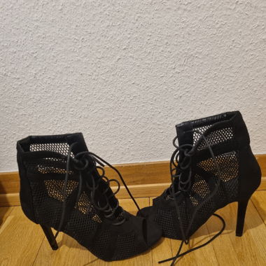 BLACK LACE-UP HIGH HEELS - EU 41 - NEW!
