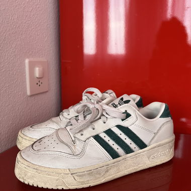 Adidas Sneakers