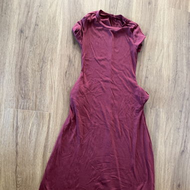 Diverse rote Kleider 