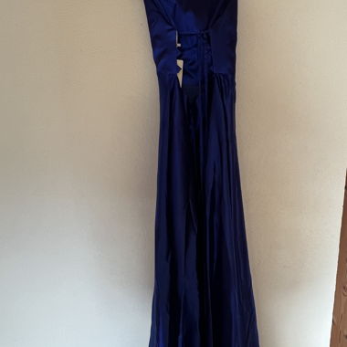 dunkel blaues Kleid