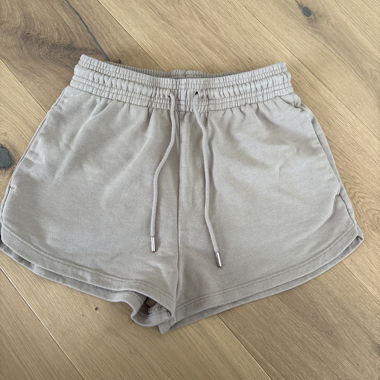 Shorts beiges à cordon
