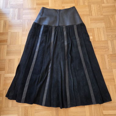 Gonna lunga in pelle nera