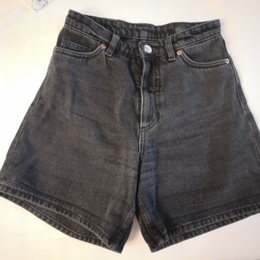 Shorts jeans neri Monki con stampa