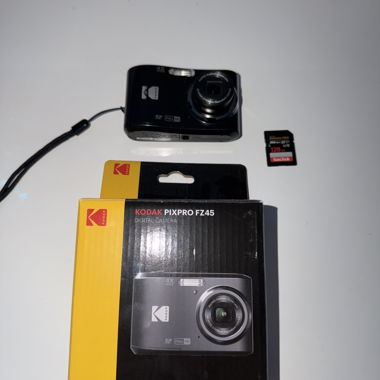 Kodak Pixpro FZ45 Camera with Accessories