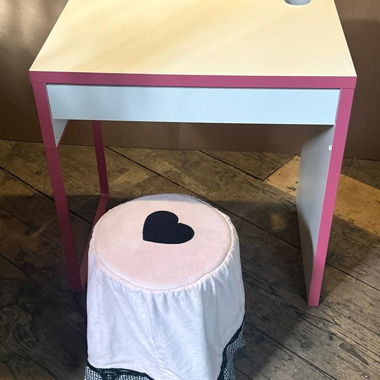 Makeup table / Desk