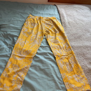 Pantaloni leggeri gialli stampati