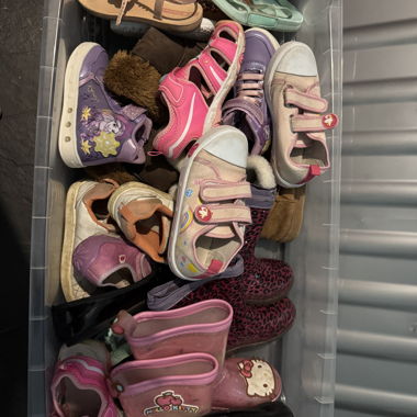 Lotto di scarpe per bambini