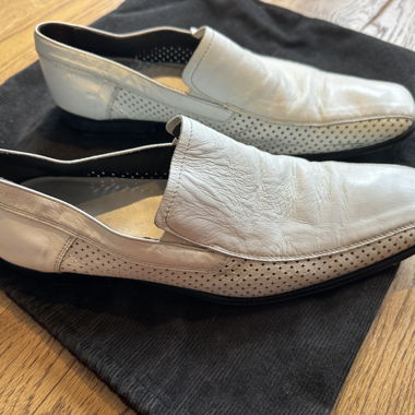 Weiße Lederslipper