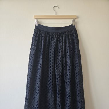 HM COTTON SKIRT, NAVY, SIZE 38, NEVER WORN