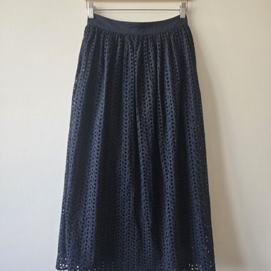 HM COTTON SKIRT, NAVY, SIZE 38, NEVER WORN