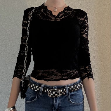 Top en résille noire à motif