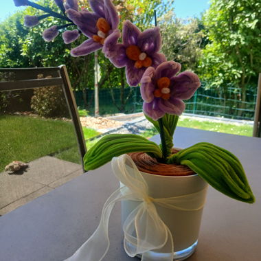 Composition florale en fil chenille