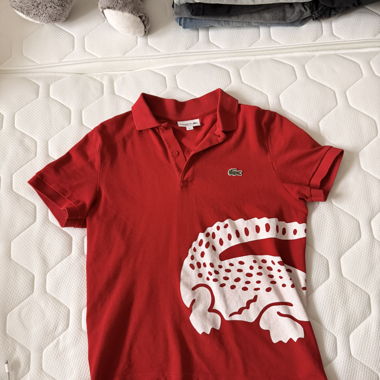 Rotes Lacoste-Polo mit Krokodil Grösse S