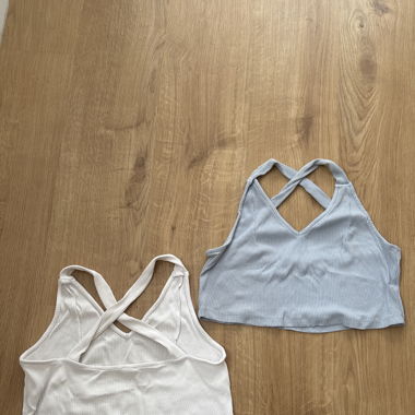 2 Crop Tops