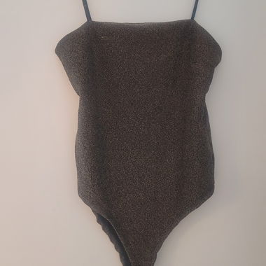 Body con glitter e bretelle