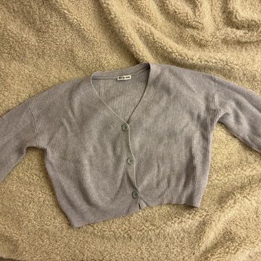 Light grey cropped ribbed cardigan