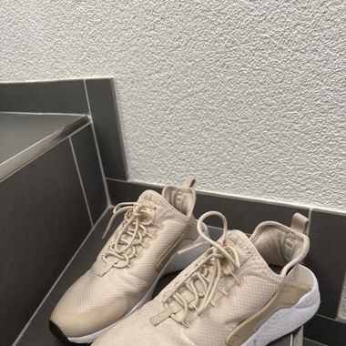 NIKE Sneaker