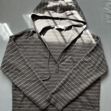 Sweat fin gris Bershka à capuche