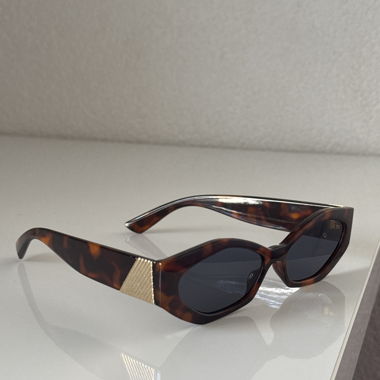 lunettes de soleil brunes 