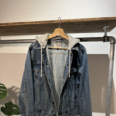 Jeansjacke mit Kaputze