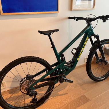 Bici full-suspension Santa Cruz verde