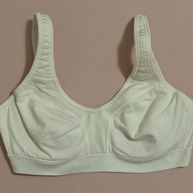Triumph white bra 75B
