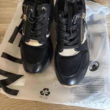 Schwarze Tamaris-Sneaker