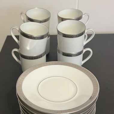 8 tasses et sous-tasses Bernardaud