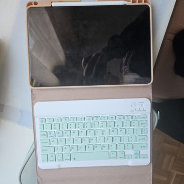 Tablet with keyboard and accessories