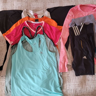 Lot des habits du sport