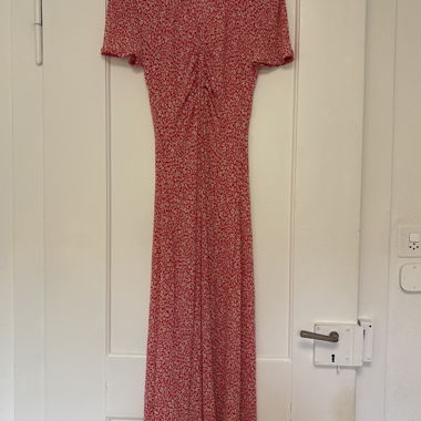 Robe d'été rouge à motifs