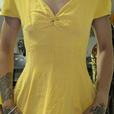 Abito vintage con scollo a V