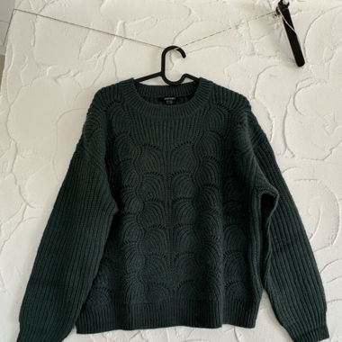 Dunkelgrüner Pullover 