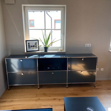 Originelles Buffet von USM Haller.