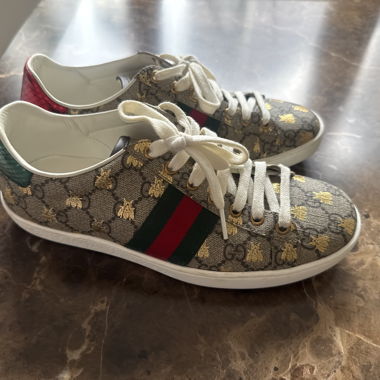 Gucci Ace GG Supreme Bees Sneaker.