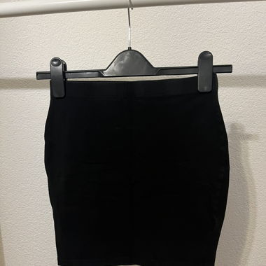 Mini-jupe noire Zalando, taille XS, chic!