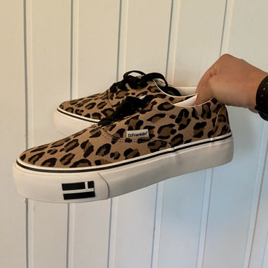 leoprint sneakers