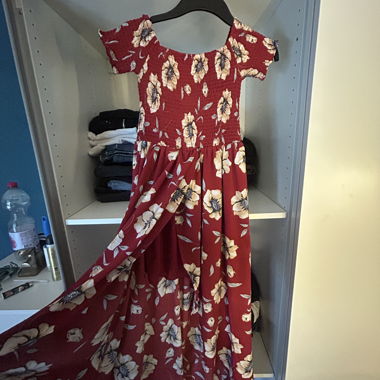 Rotes Floral-Schulterfreies Kleid