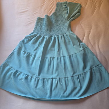 Robe turquoise à smocks et volants