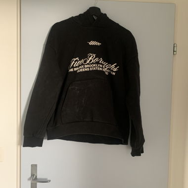 Hoodie noir avec imprimé