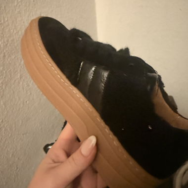 Sneaker platform nere, suola marrone di Gabor