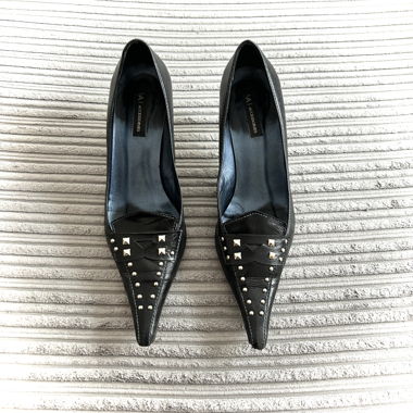 Petit talon noirs cloutes pointus made in Spain 