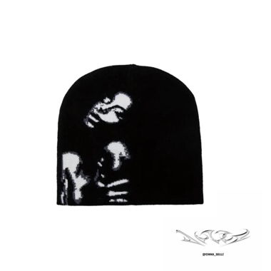 Black beanie with graphic motif