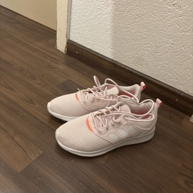 Hellrosa Adidas Sneakers
