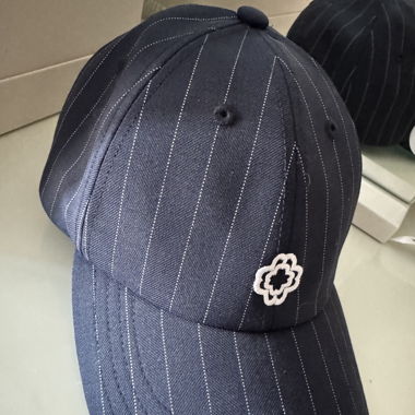 Casquette Maje à rayures neuve 