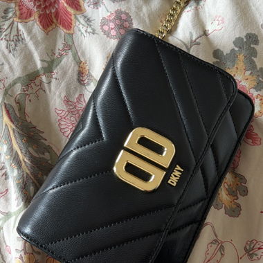 Borsa a tracolla DKNY in pelle di agnello nera