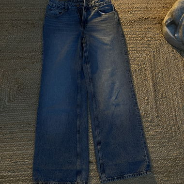Jeans bleu à jambes larges
