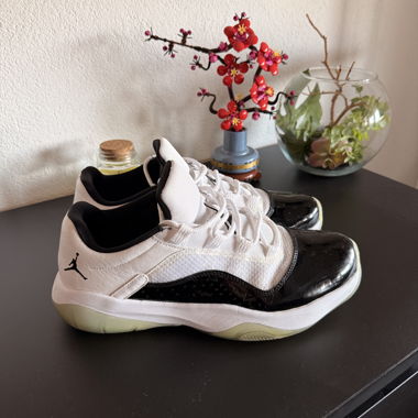AIR JORDAN 11 CMFT LOW