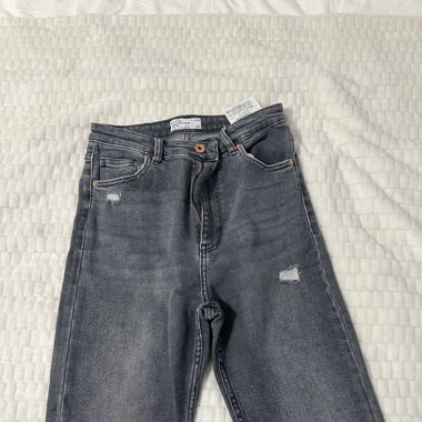 Graue Jeans