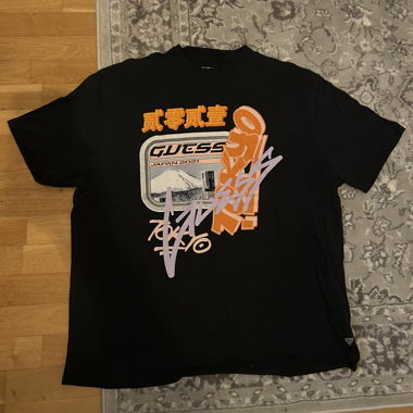 T-shirt Guess